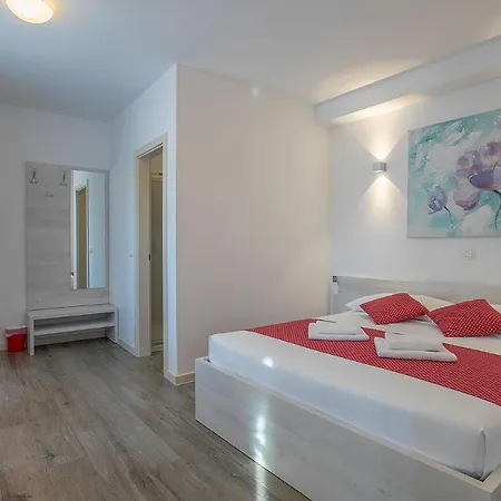 B&b-ld Pola