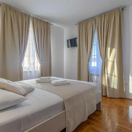 B&b-ld Bed & Breakfast 3*