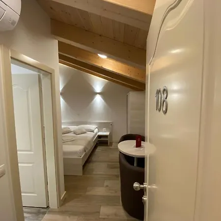 B&b-ld Bed & Breakfast